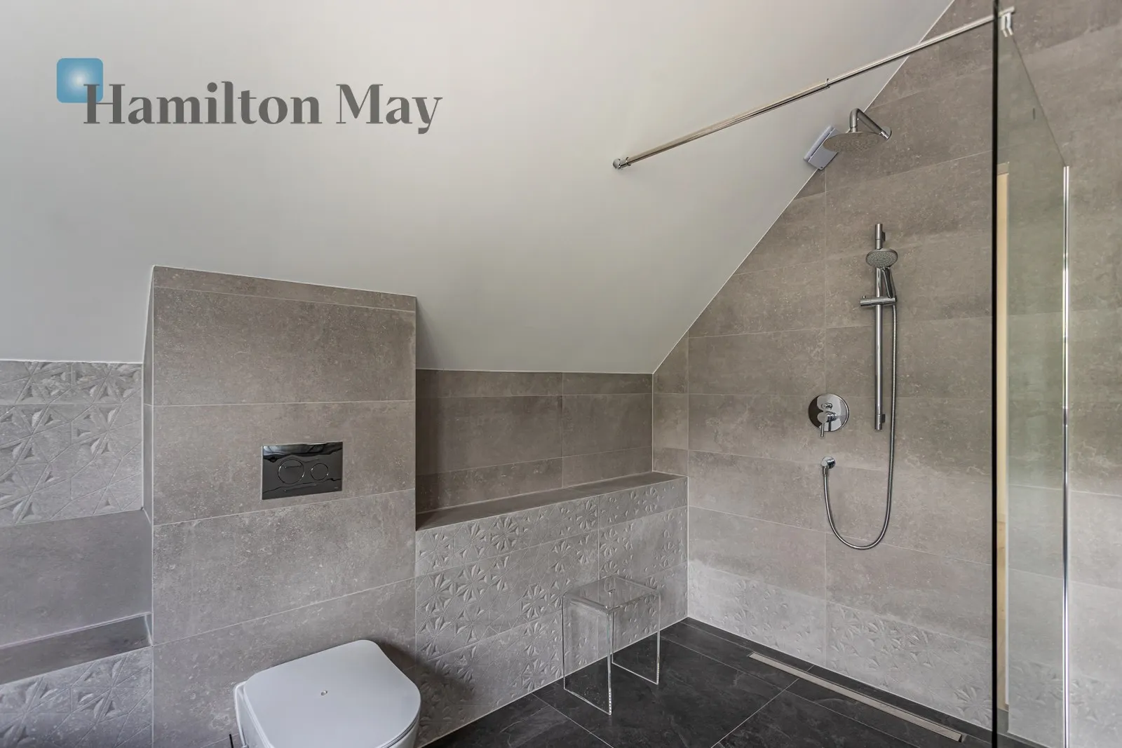 Bedrooms: 5 Bathrooms: 3 Plot size: 800m2 - slider