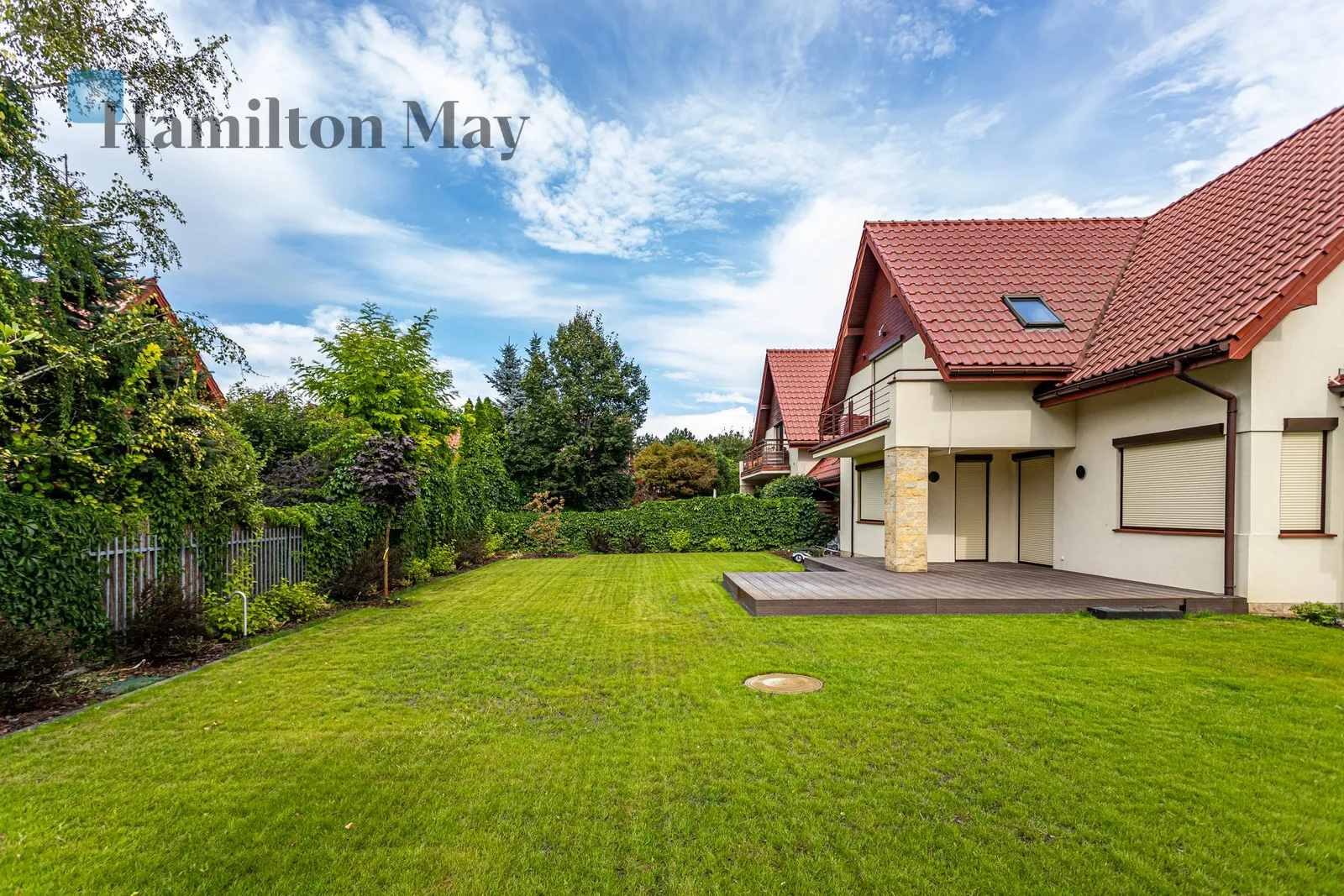 Plot size: 800m2 Price/m2: 62 PLN - slider