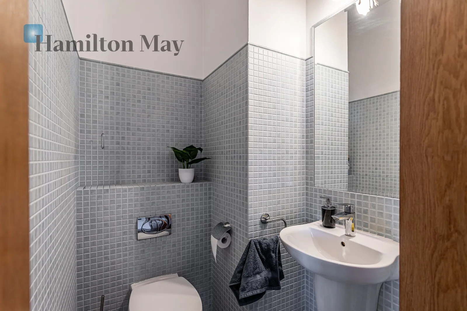 Subregion: Muranów Distance to centre: 3.34 km Level: 4 Price: 6500 PLN Bedrooms: 2 Bathrooms: 2 Size: 118m2 - slider