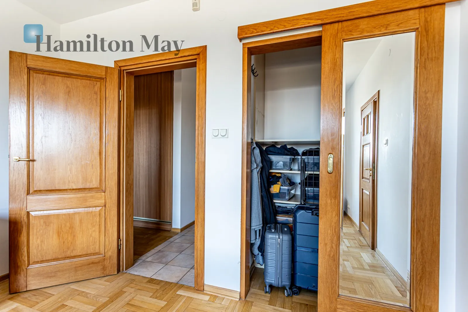 Distance to centre: 3.34 km Level: 4 Price: 6500 PLN Bedrooms: 2 Bathrooms: 2 Size: 118m2 - slider