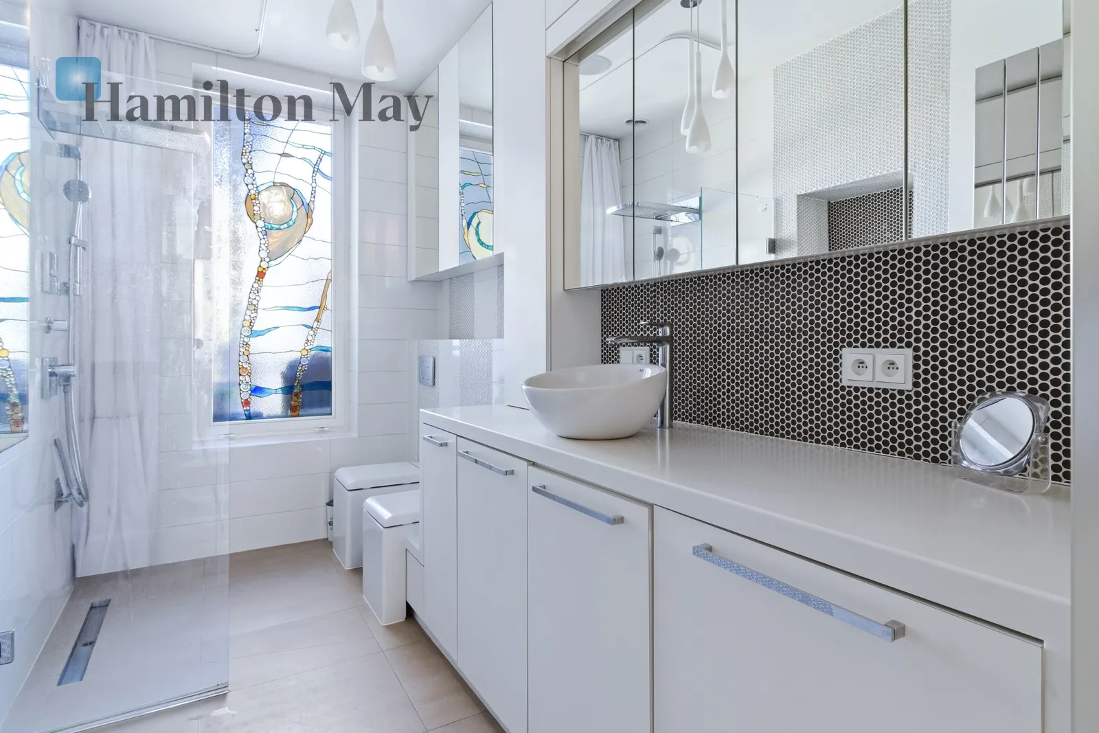 A beautifully furnished, elegant apartment for rent right next to the Planty Park - slider