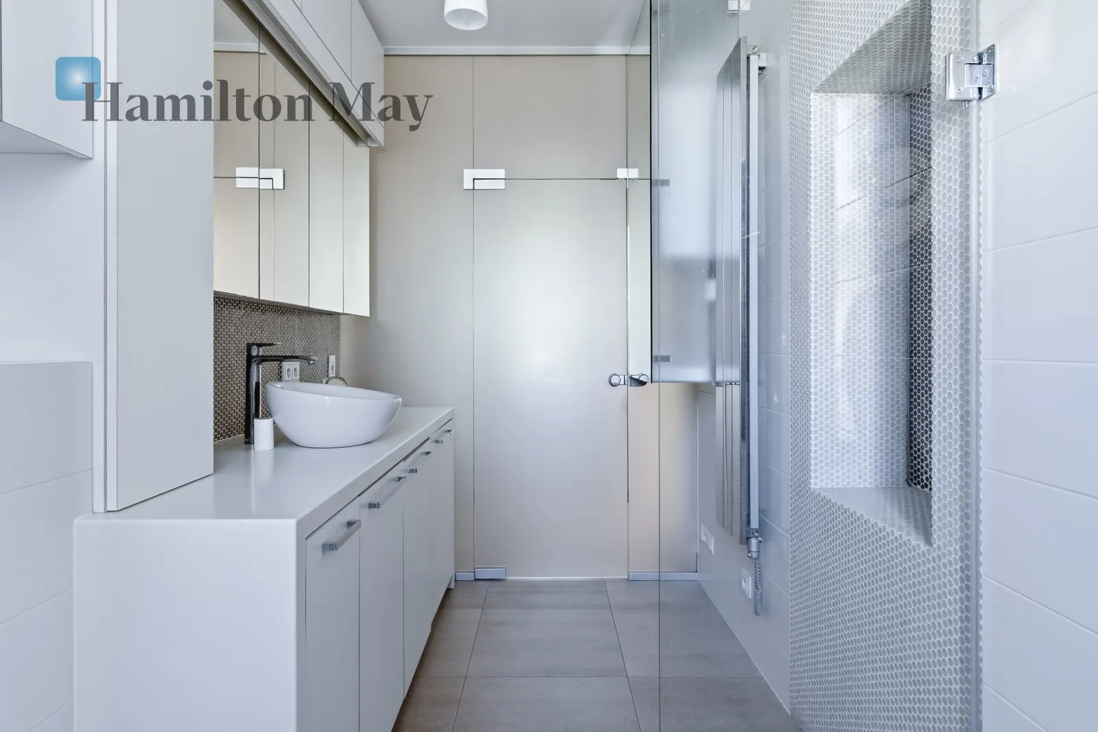 A beautifully furnished, elegant apartment for rent right next to the Planty Park - slider