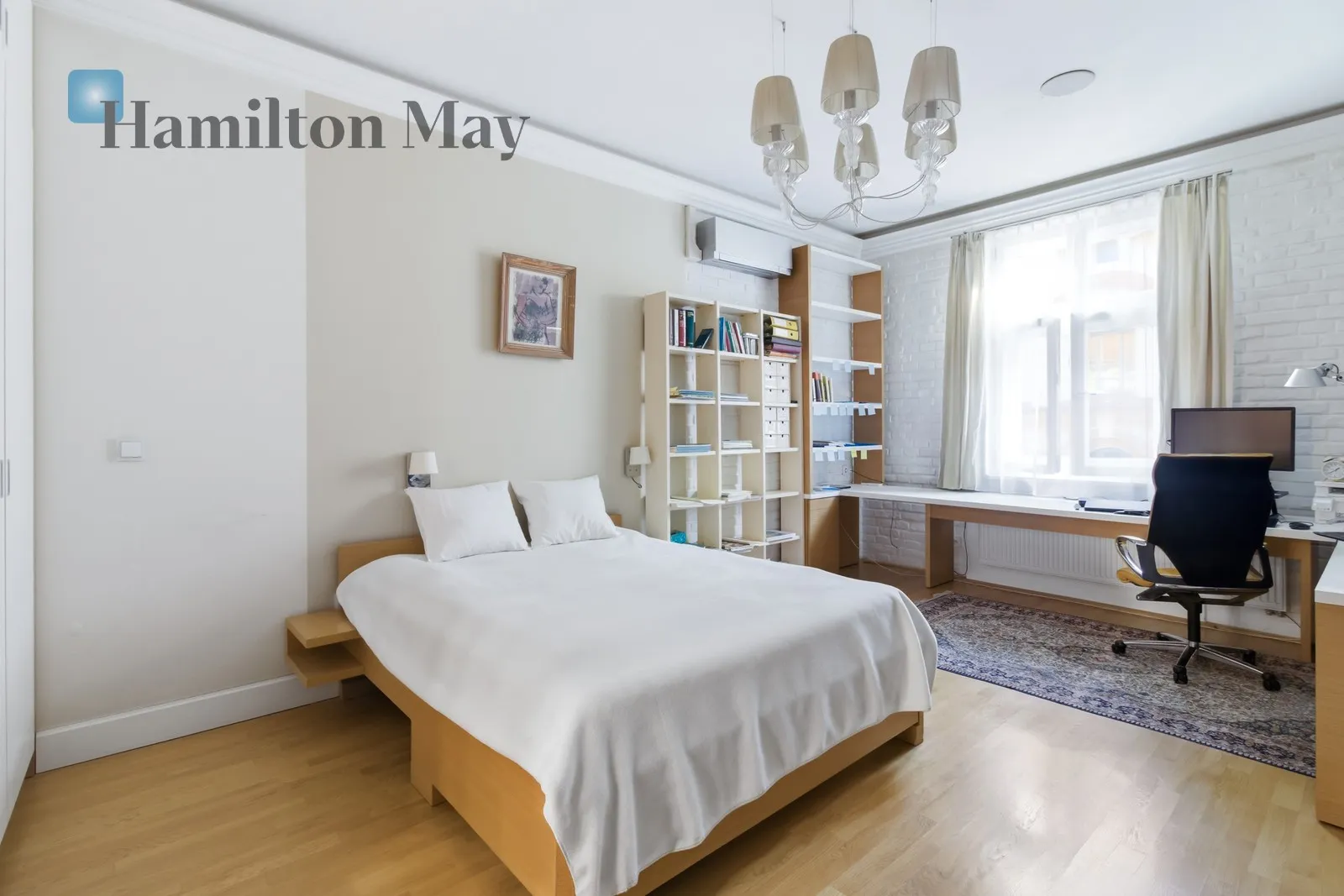 A beautifully furnished, elegant apartment for rent right next to the Planty Park - slider