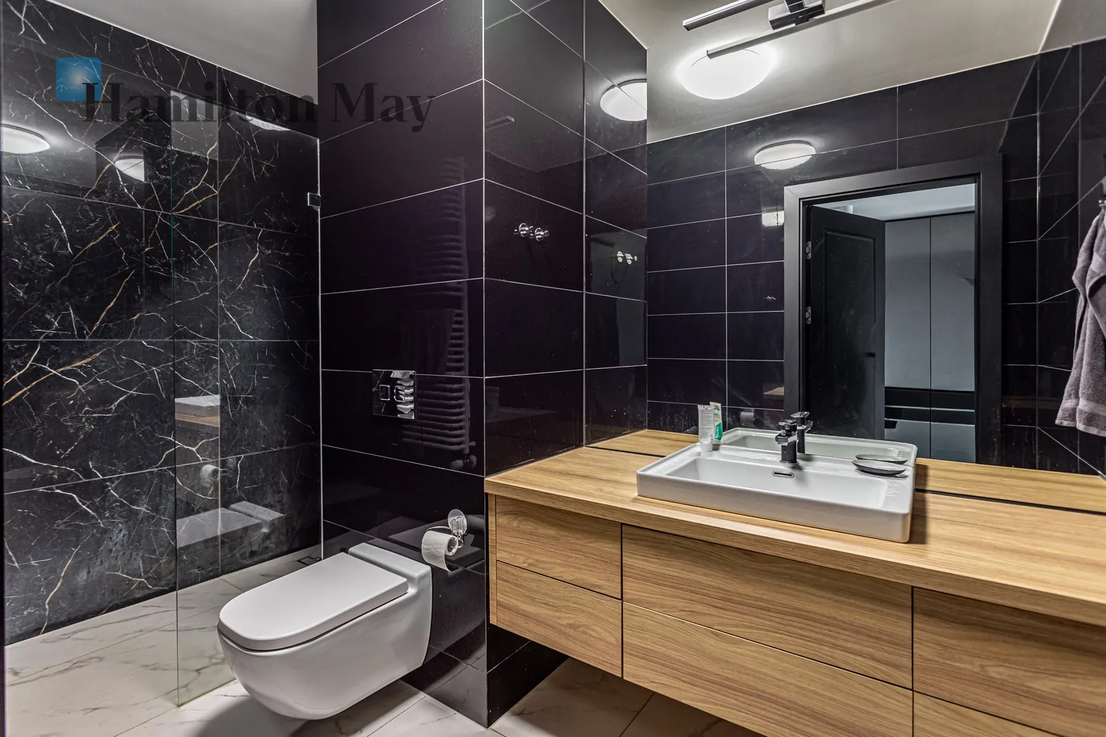 Quiet one-bedroom apartment with a balcony on Szwedzka Metro.

 - slider