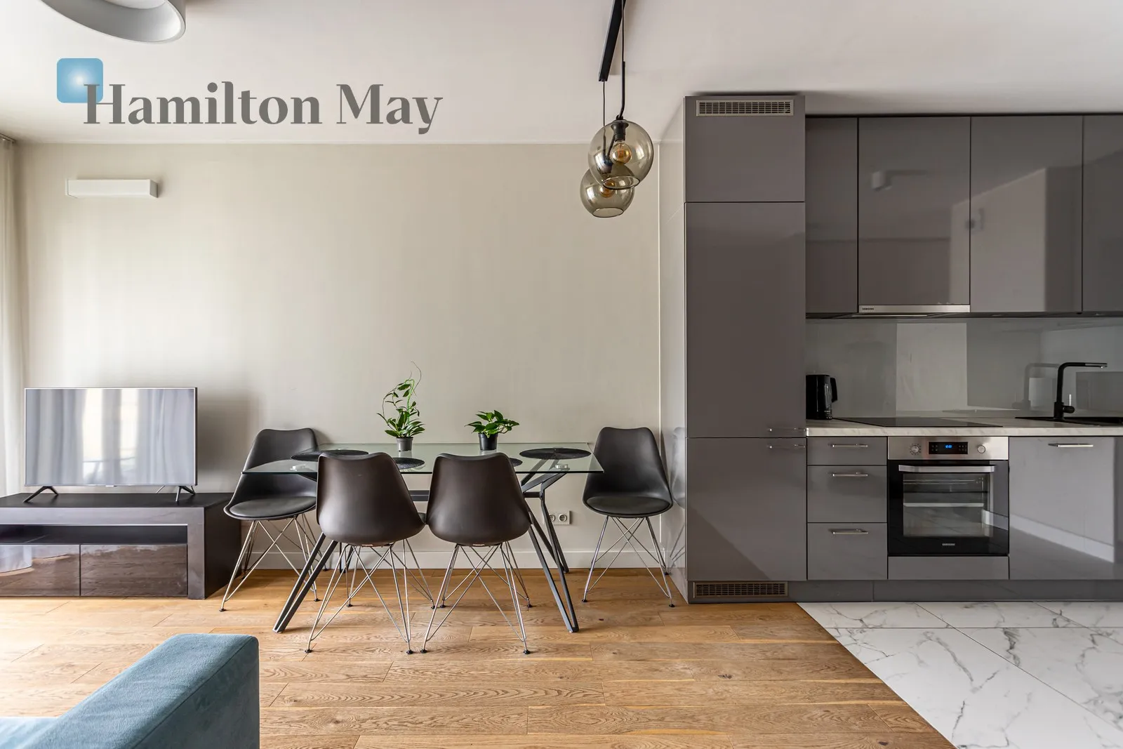 Quiet one-bedroom apartment with a balcony on Szwedzka Metro.

 - slider