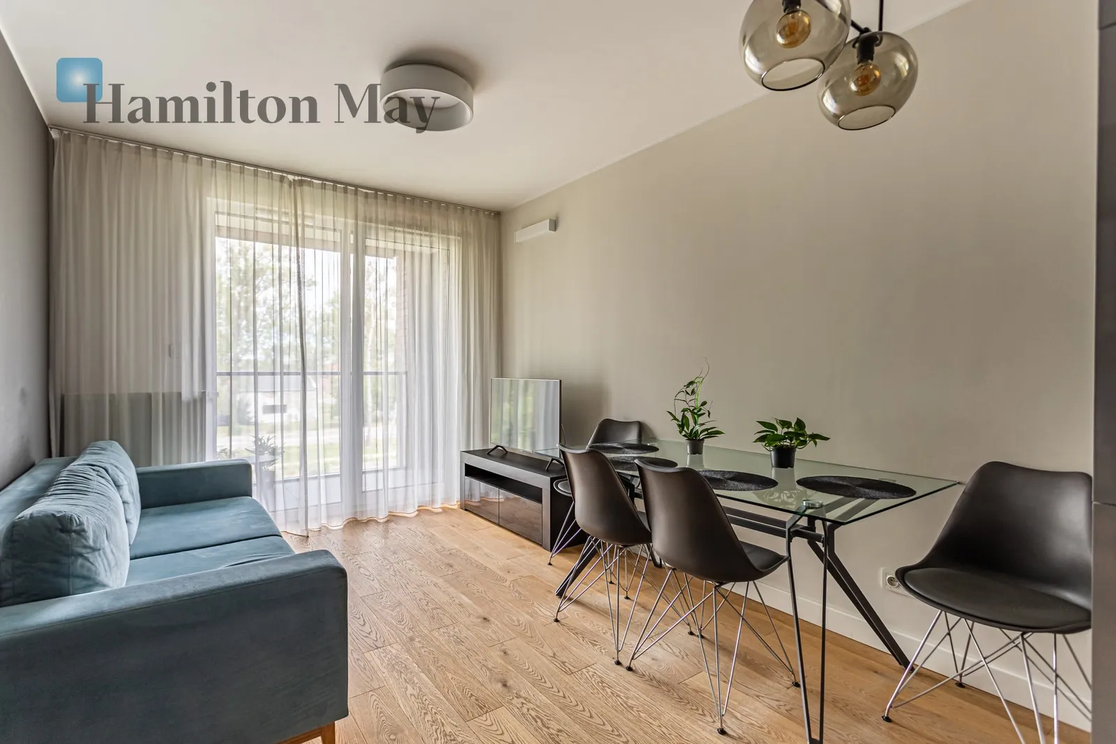 Quiet one-bedroom apartment with a balcony on Szwedzka Metro.

 - slider