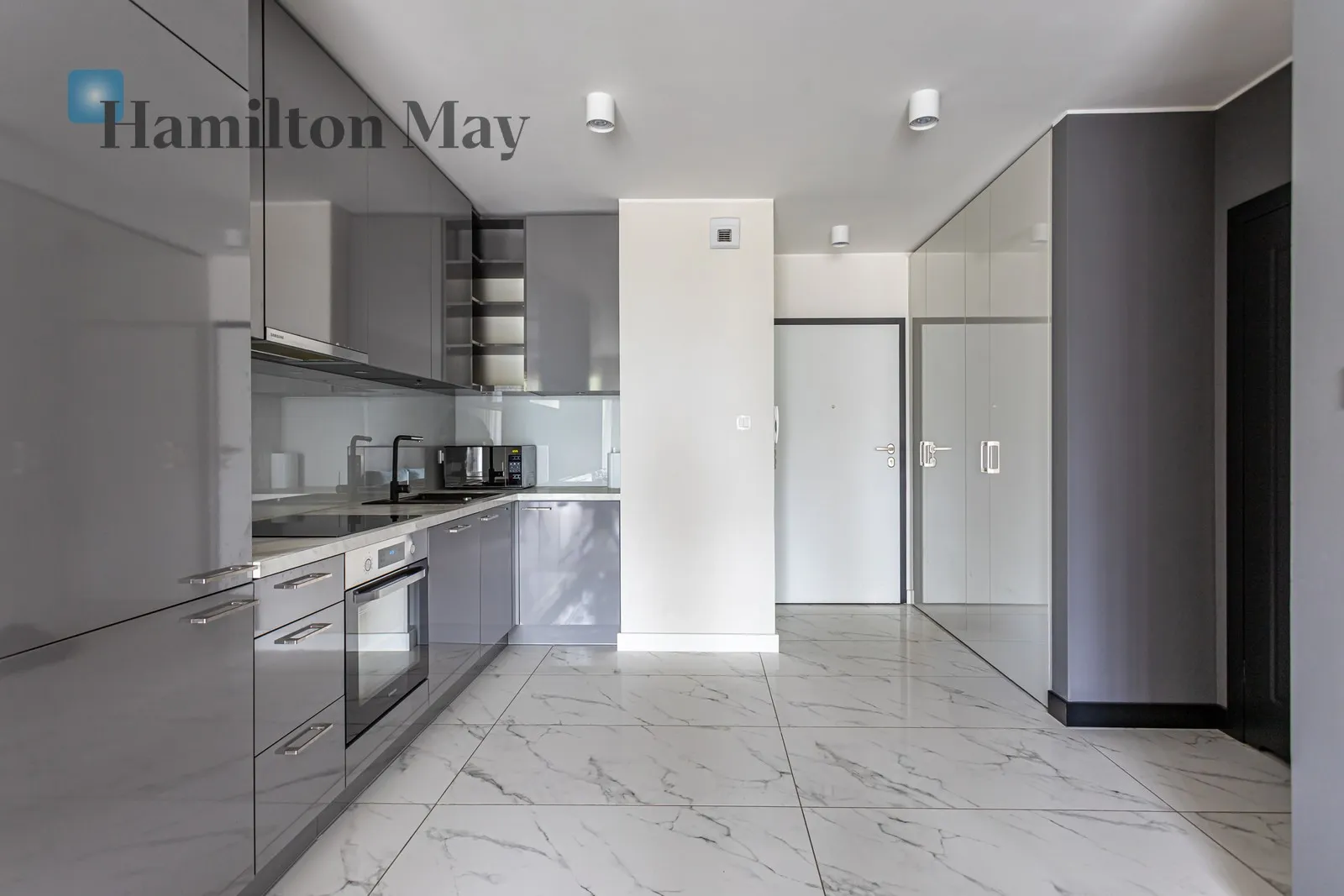 Quiet one-bedroom apartment with a balcony on Szwedzka Metro.

 - slider