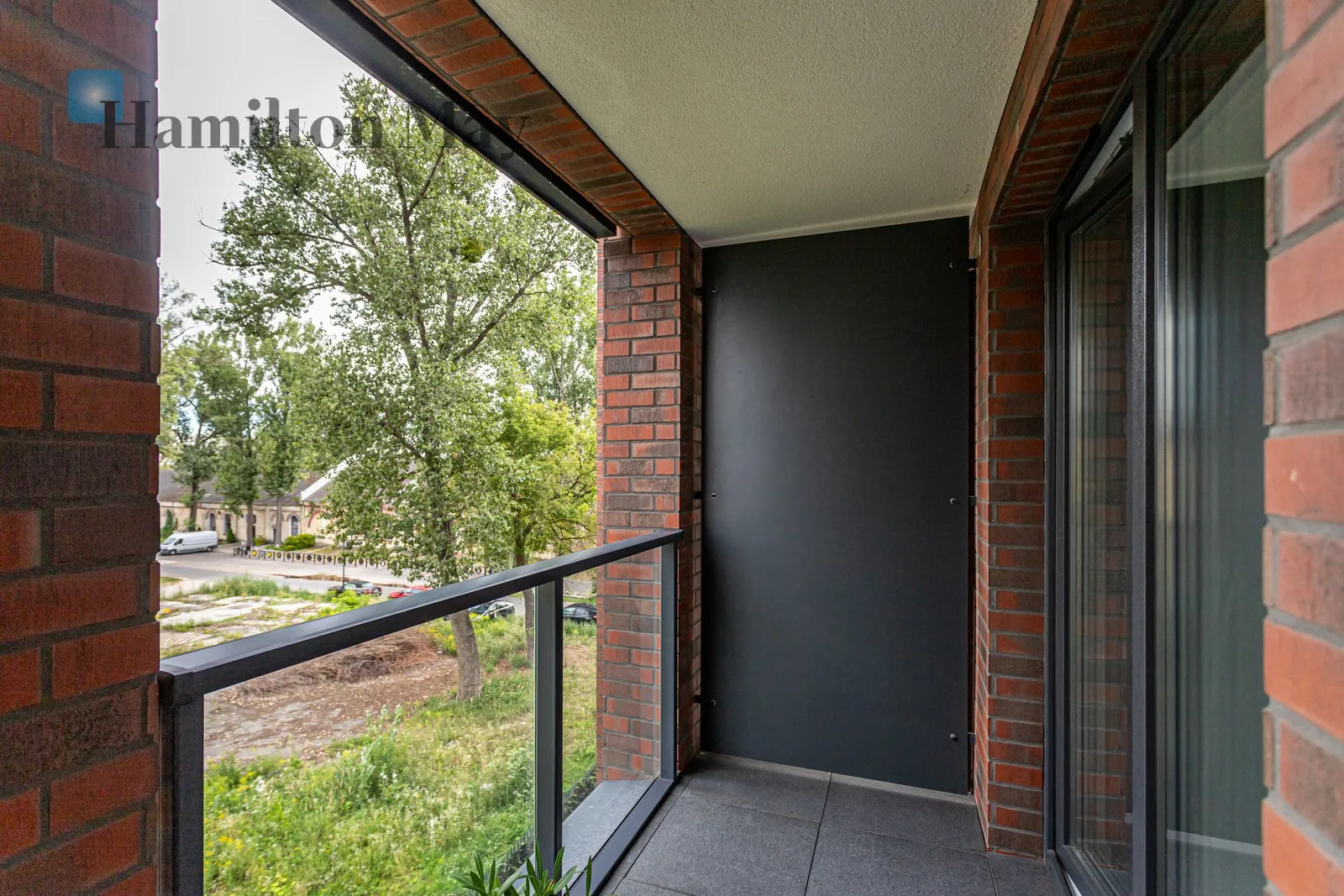 Quiet one-bedroom apartment with a balcony on Szwedzka Metro.

 - slider