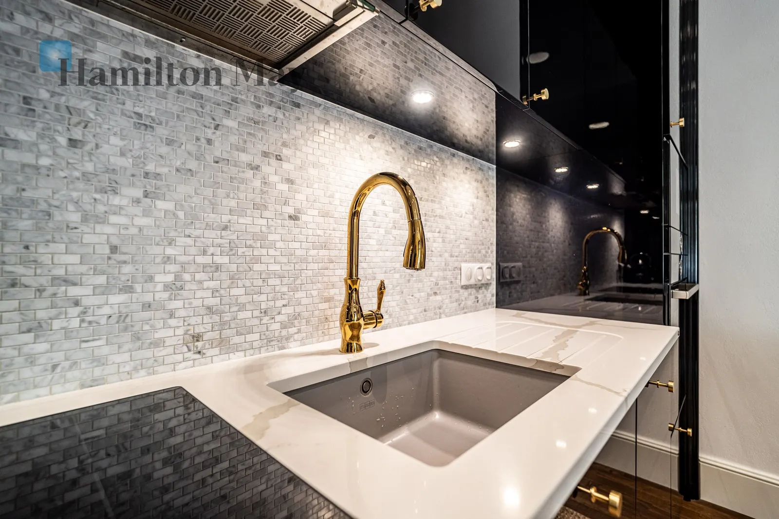 Region: Stare Miasto Distance to centre: 0.71 km Level: 2 Price: 6500 PLN Bedrooms: 1 Bathrooms: 1 Size: 52m2 Price/m2: 125 PLN - slider
