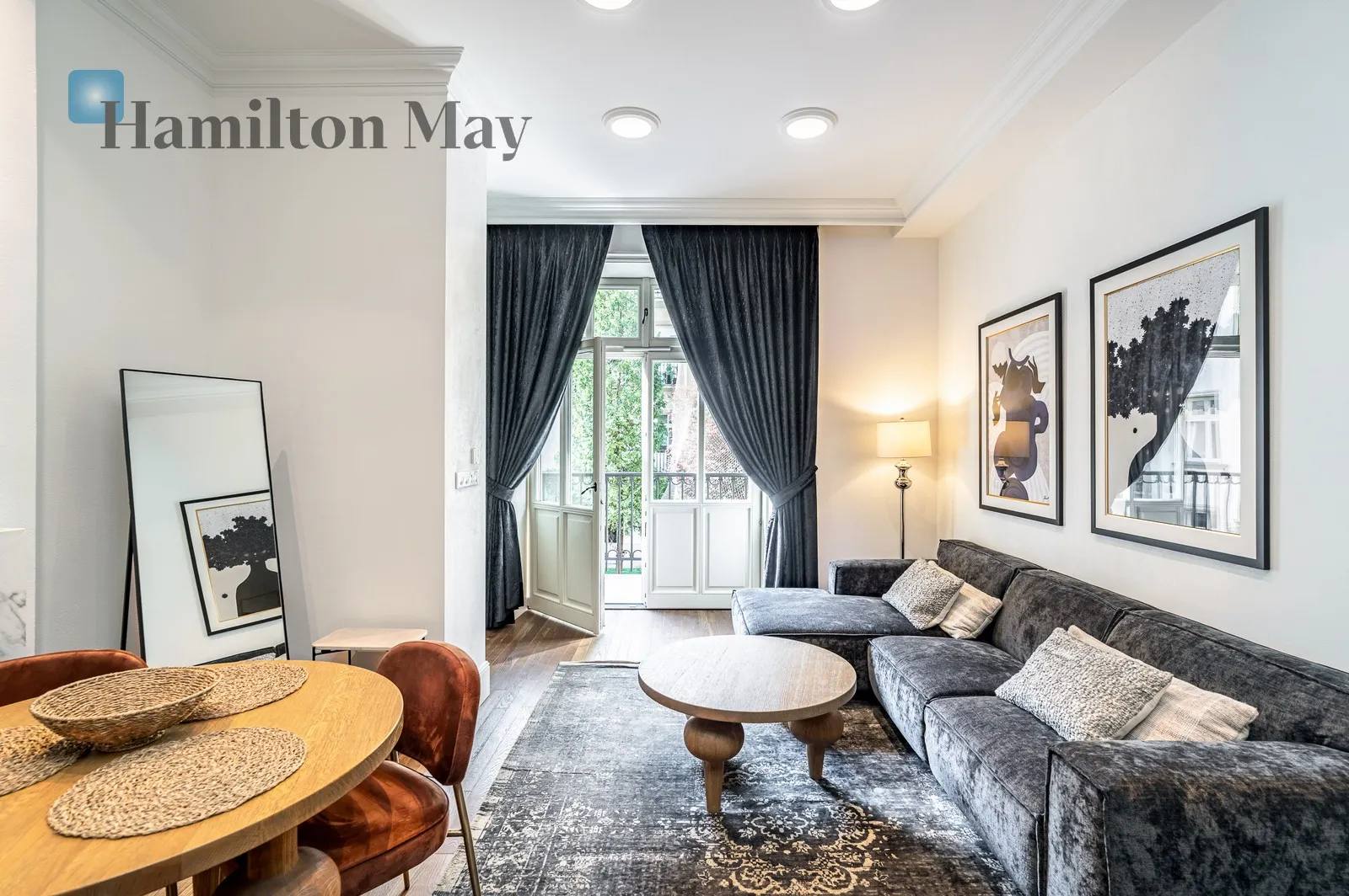 City: Kraków Street: plac Na Groblach Region: Stare Miasto Distance to centre: 0.71 km Level: 2 Price: 6500 PLN Bedrooms: 1 Bathrooms: 1 Size: 52m2 - slider