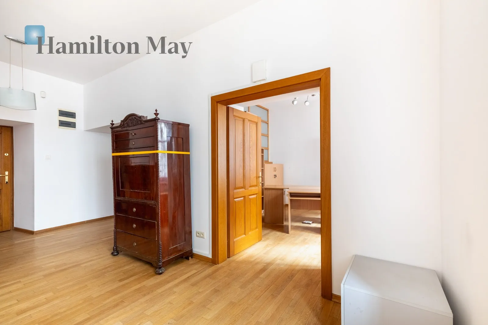 City: Kraków Street: Krupnicza Region: Stare Miasto Distance to centre: 0.5 km Price: 2900000 PLN Bedrooms: null Bathrooms: null - slider