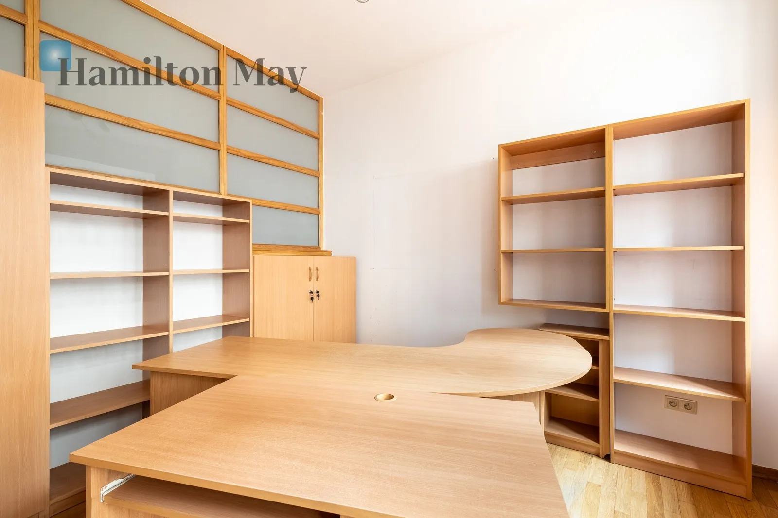 Street: Krupnicza Region: Stare Miasto Distance to centre: 0.5 km Price: 2900000 PLN Bedrooms: null Bathrooms: null Plot size: nullm2 - slider