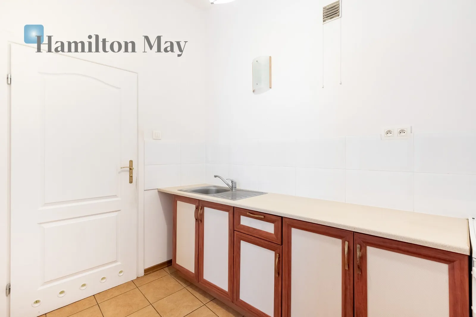 Distance to centre: 0.5 km Price: 2900000 PLN Bedrooms: null Bathrooms: null Plot size: nullm2 Layout: null Price/m2: 19728 PLN - slider