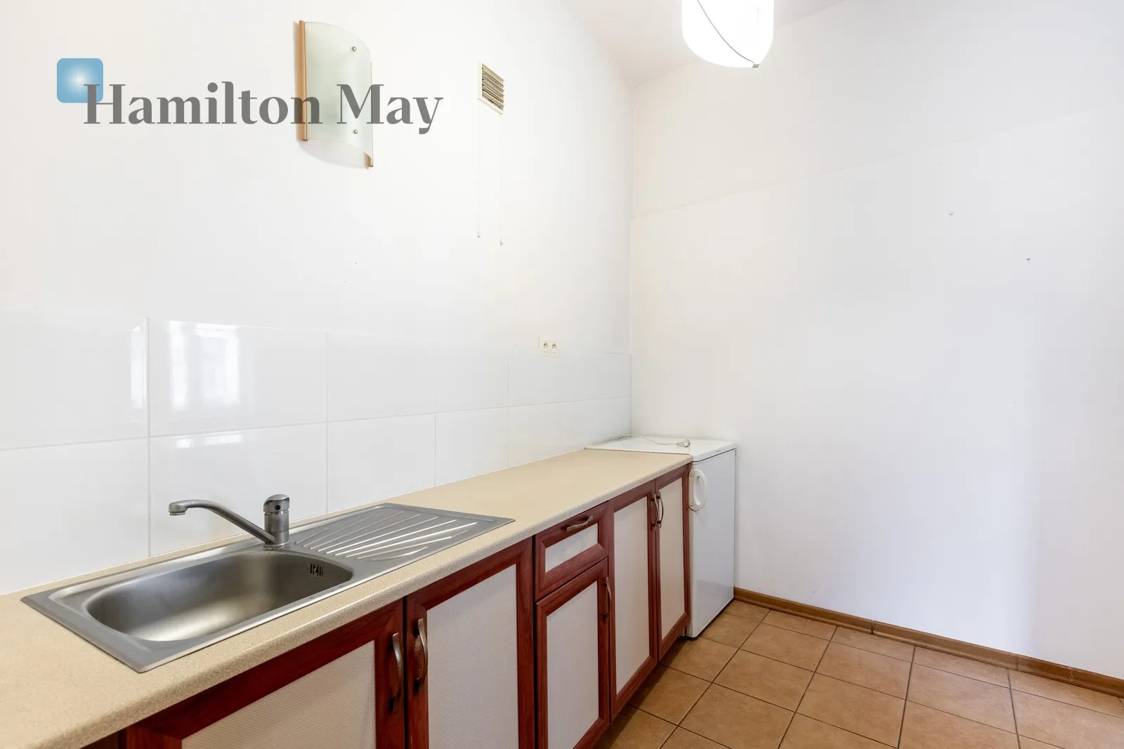 City: Kraków Street: Krupnicza Region: Stare Miasto Distance to centre: 0.5 km Price: 2900000 PLN Bedrooms: null - slider