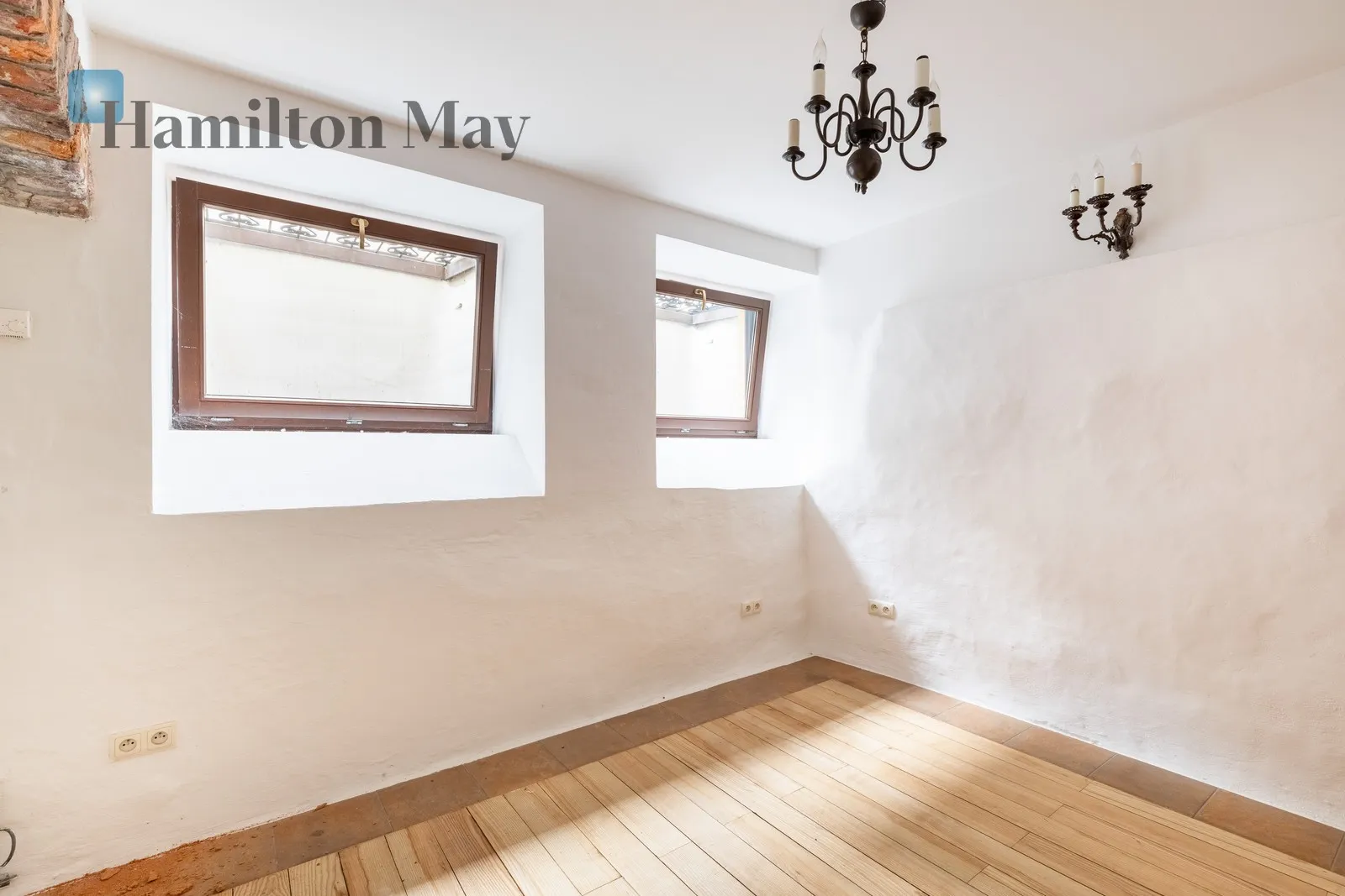 Region: Stare Miasto Distance to centre: 0.5 km Price: 2900000 PLN Bedrooms: null Bathrooms: null - slider