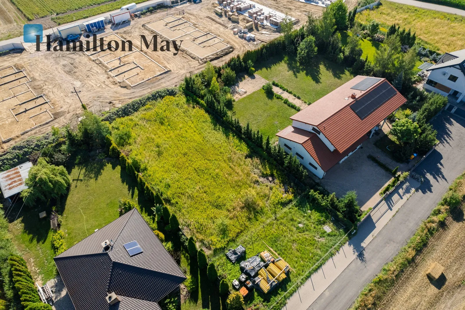 Distance to centre: 4.03 km Price: 975000 PLN Bedrooms: null Bathrooms: null - slider