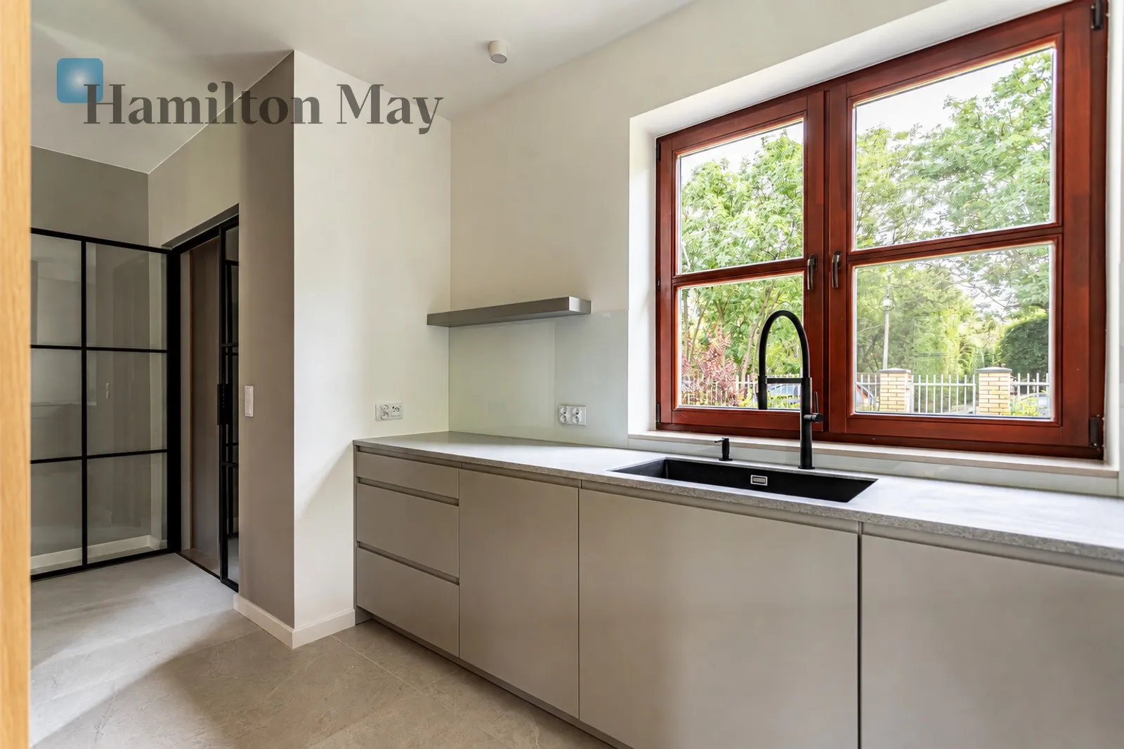 Modern semi-detached house with a garden - slider