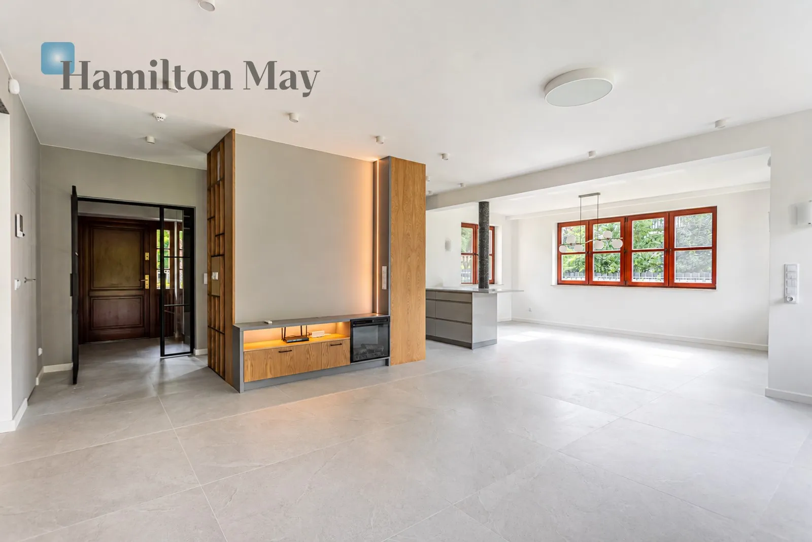 Modern semi-detached house with a garden - slider