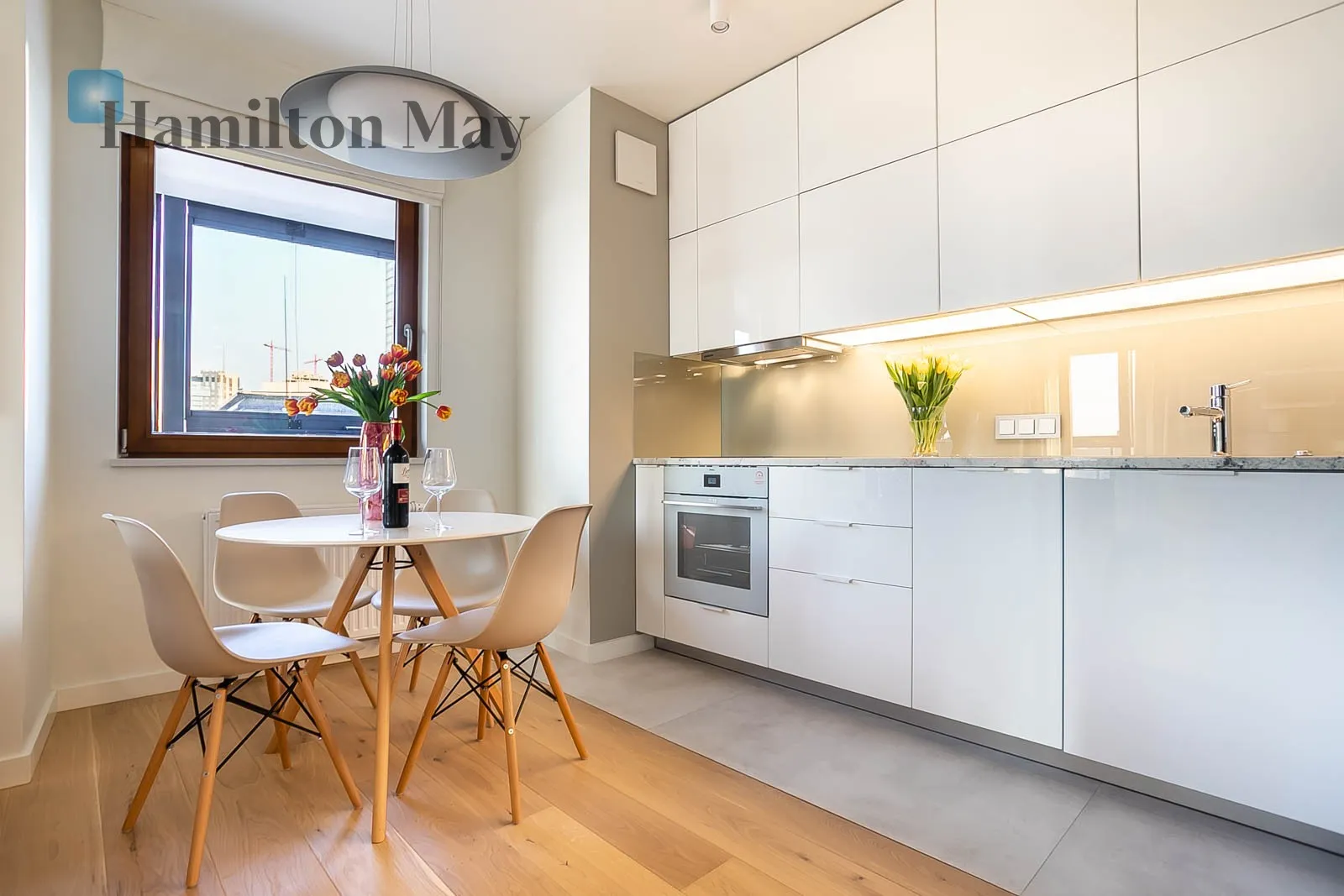 Region: Wola Subregion: Mirów Distance to centre: 1.74 km Level: 9 Price: 8000 PLN Bedrooms: 2 Bathrooms: 1 Size: 62m2 Price/m2: 129 PLN - slider
