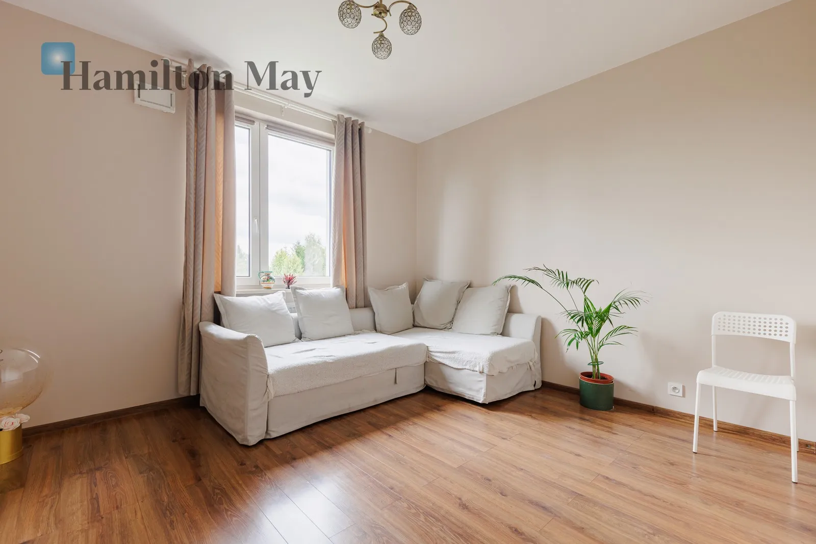 City: Warszawa Street: Pohulanka Region: Targówek Subregion: Elsnerów Distance to centre: 7.46 km Level: 2 Price: 880000 PLN Bedrooms: 2 Bathrooms: 1 Size: 52.27m2 - slider