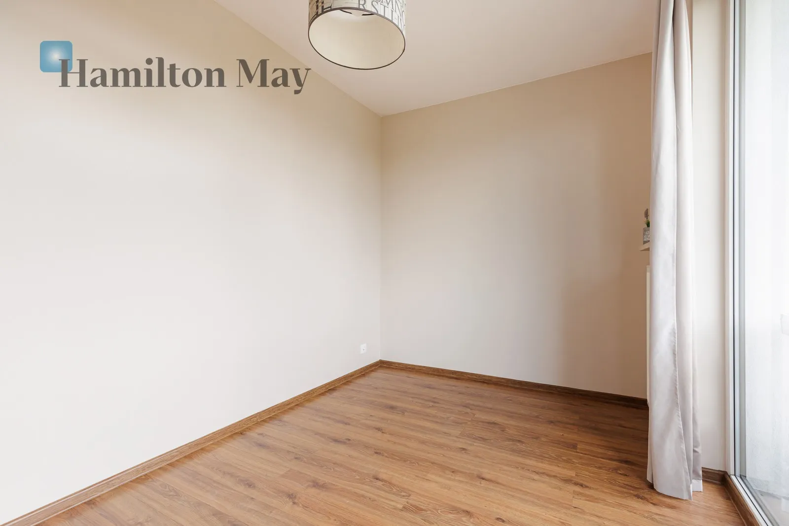 Street: Pohulanka Region: Targówek Subregion: Elsnerów Distance to centre: 7.46 km Level: 2 Price: 880000 PLN Bedrooms: 2 Bathrooms: 1 Size: 52.27m2 - slider