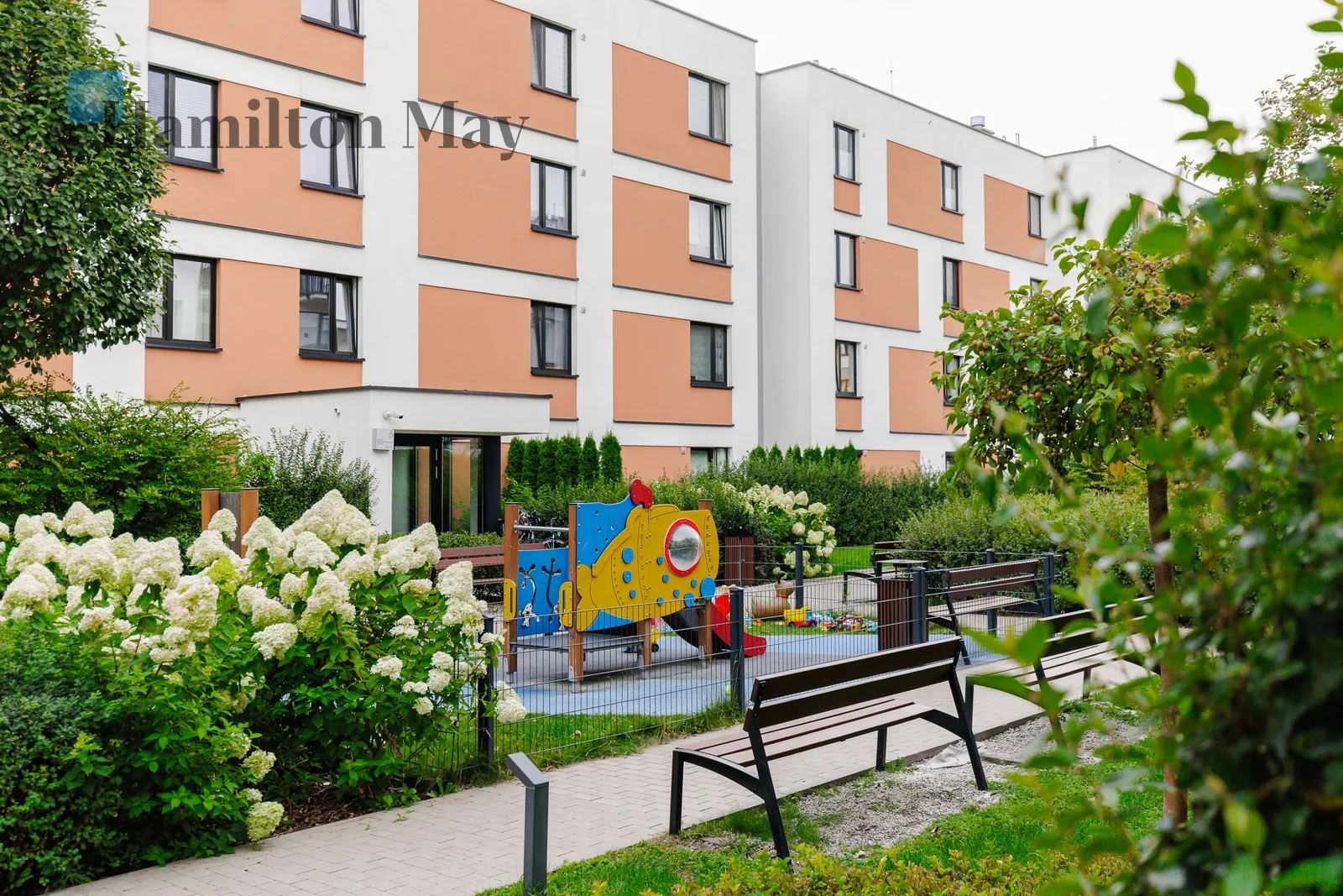 Distance to centre: 7.46 km Level: 2 Price: 880000 PLN Bedrooms: 2 Bathrooms: 1 Size: 52.27m2 Price/m2: 16836 PLN - slider
