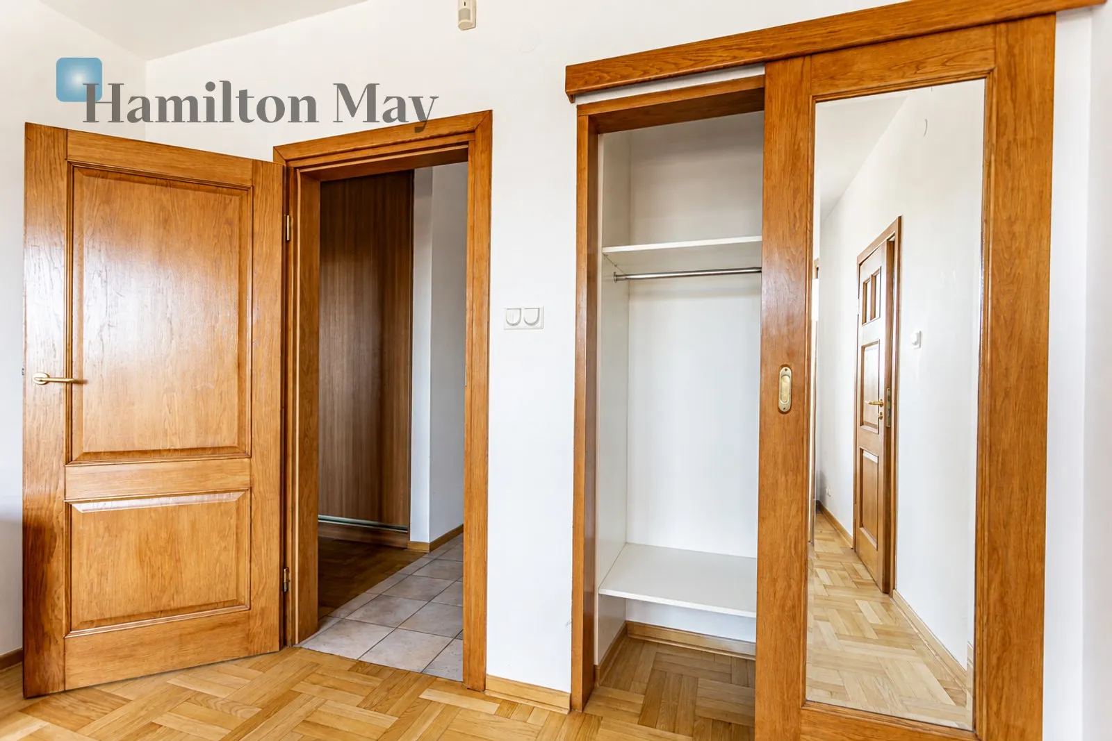Subregion: Muranów Distance to centre: 3.34 km Level: 4 Price: 6500 PLN Bedrooms: 2 Bathrooms: 2 - slider