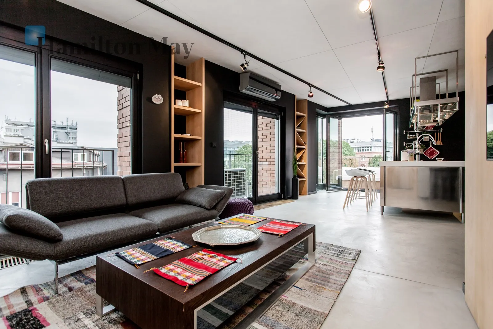 City: Kraków Street: Szlak Region: Stare Miasto Distance to centre: 1 km Level: 5 Price: 1950000 PLN Bedrooms: 2 Bathrooms: 1 Size: 64m2 - slider