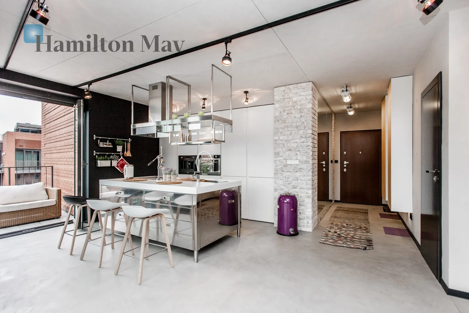 City: Kraków Street: Szlak Region: Stare Miasto Distance to centre: 1 km Level: 5 Price: 1950000 PLN Bedrooms: 2 Bathrooms: 1 Size: 64m2 Price/m2: 30469 PLN - slider