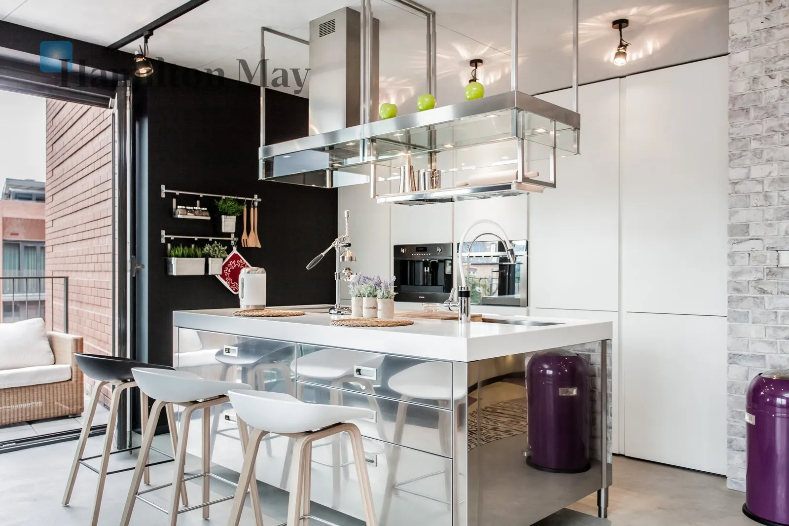 Region: Stare Miasto Distance to centre: 1 km Level: 5 Price: 1950000 PLN Bedrooms: 2 Bathrooms: 1 Size: 64m2 Price/m2: 30469 PLN - slider