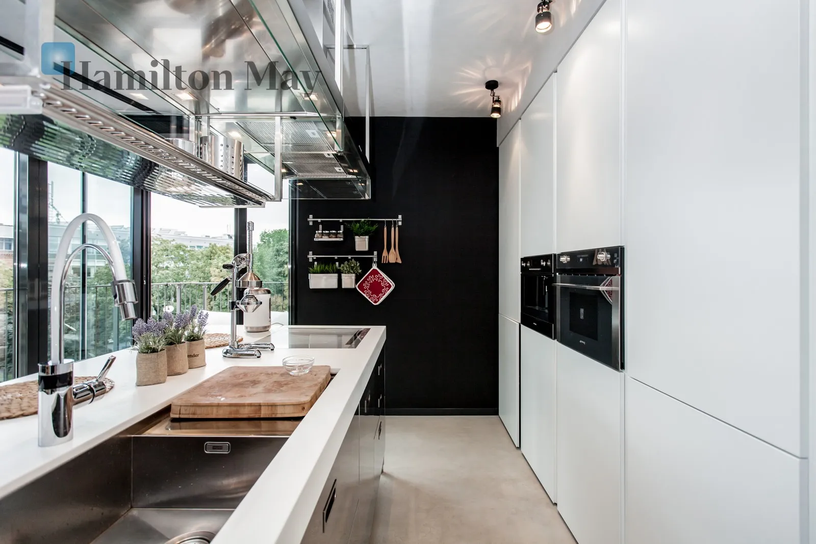 City: Kraków Street: Szlak Region: Stare Miasto Distance to centre: 1 km Level: 5 Price: 1950000 PLN - slider