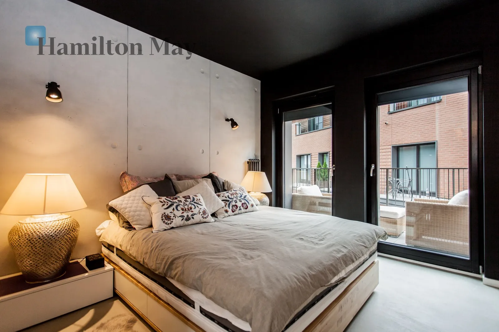 City: Kraków Street: Szlak Region: Stare Miasto Distance to centre: 1 km Level: 5 - slider