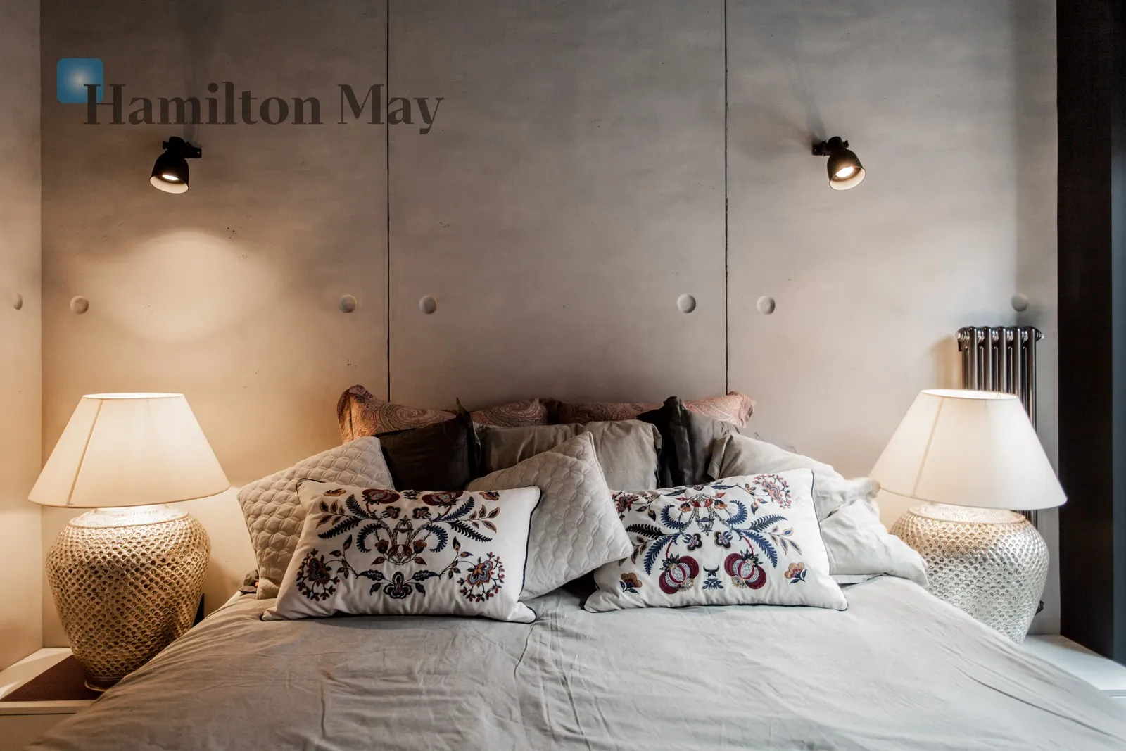 Street: Szlak Region: Stare Miasto Distance to centre: 1 km Level: 5 Price: 1950000 PLN - slider