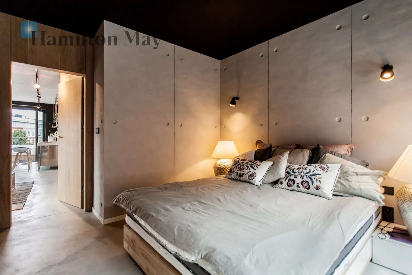 Region: Stare Miasto Distance to centre: 1 km Level: 5 Price: 1950000 PLN Bedrooms: 2 - slider