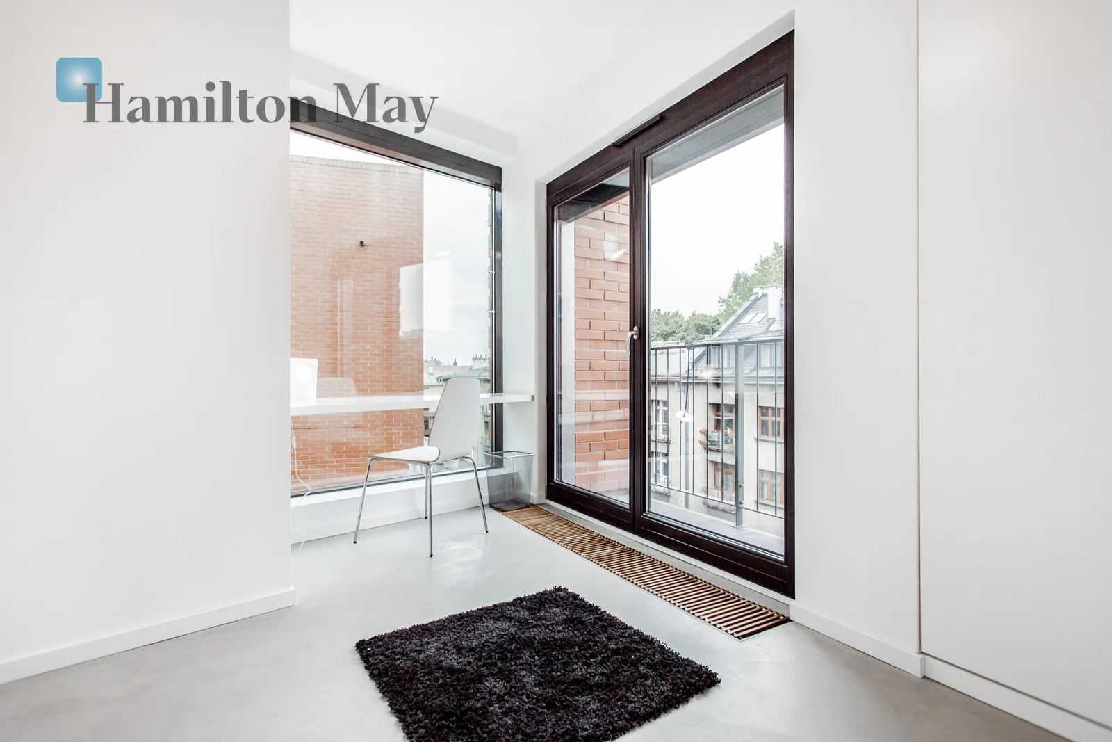 Distance to centre: 1 km Level: 5 Price: 1950000 PLN Bedrooms: 2 Bathrooms: 1 - slider