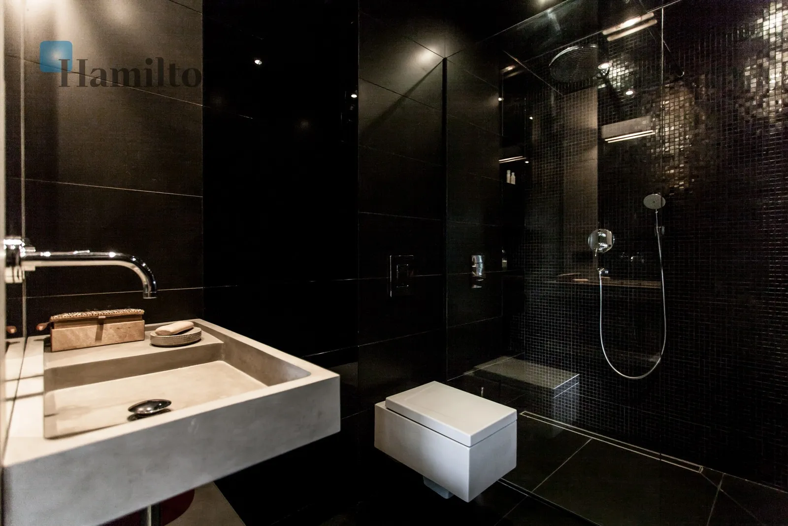 Distance to centre: 1 km Level: 5 Price: 1950000 PLN Bedrooms: 2 - slider