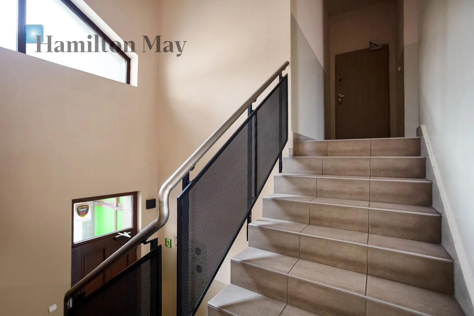Price: 6500 PLN Bedrooms: 0 Bathrooms: 0 Plot size: nullm2 Layout: flexible Price/m2: 48 PLN - slider