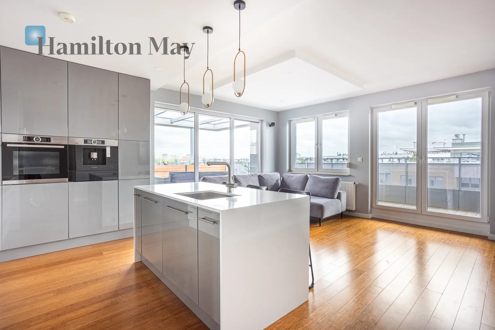 SPACIOUS 4-ROOM APARTMENT | 90 m² TERRACE | UNDERGROUND GARAGE | VICTORIA LOCATION - slider