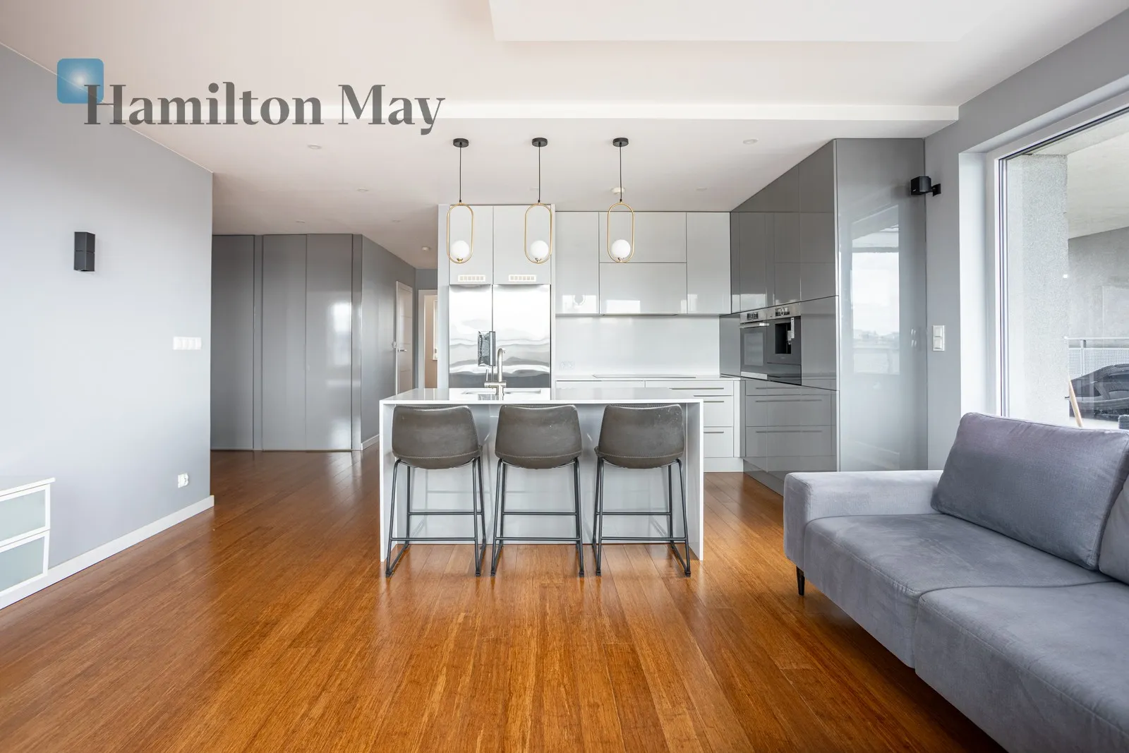 SPACIOUS 4-ROOM APARTMENT | 90 m² TERRACE | UNDERGROUND GARAGE | VICTORIA LOCATION - slider