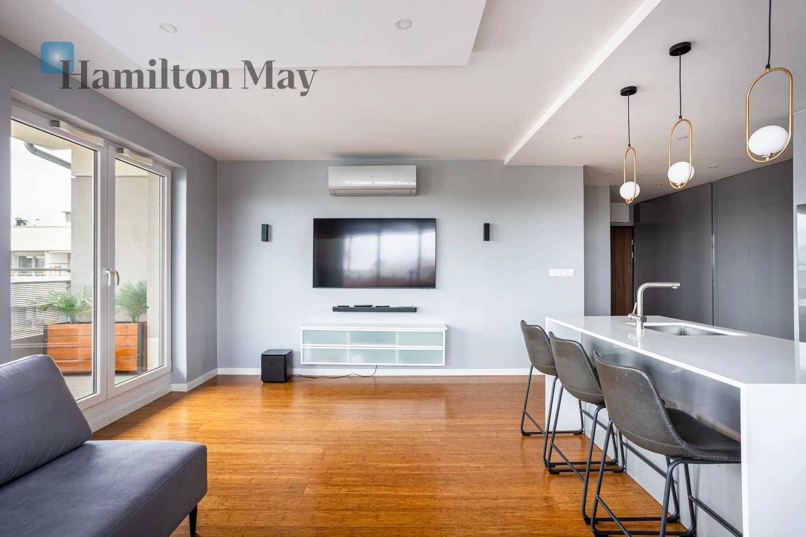 SPACIOUS 4-ROOM APARTMENT | 90 m² TERRACE | UNDERGROUND GARAGE | VICTORIA LOCATION - slider