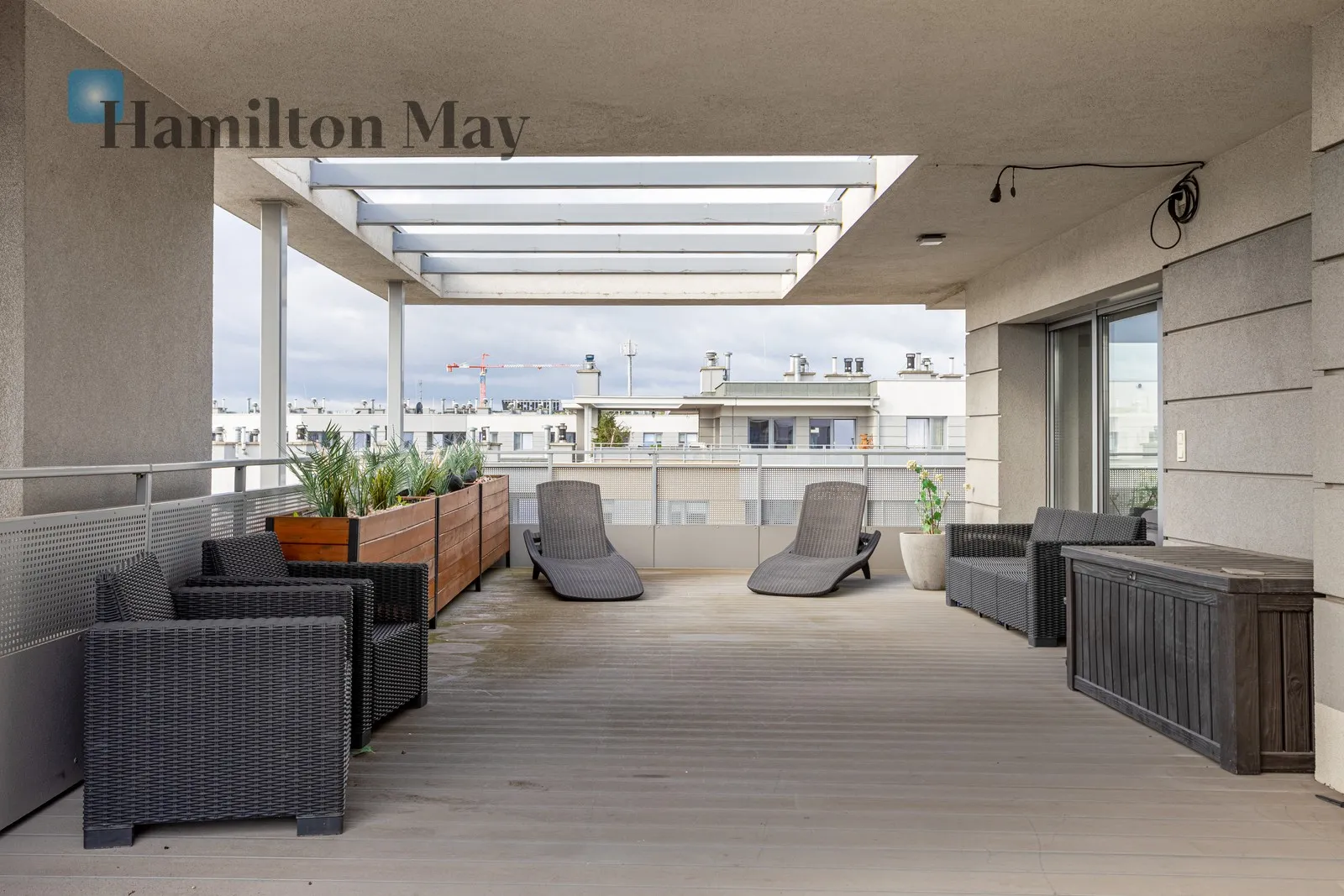 SPACIOUS 4-ROOM APARTMENT | 90 m² TERRACE | UNDERGROUND GARAGE | VICTORIA LOCATION - slider