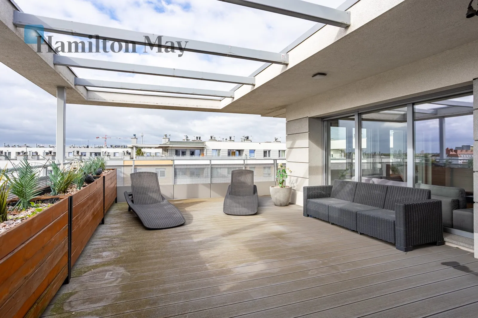 SPACIOUS 4-ROOM APARTMENT | 90 m² TERRACE | UNDERGROUND GARAGE | VICTORIA LOCATION - slider