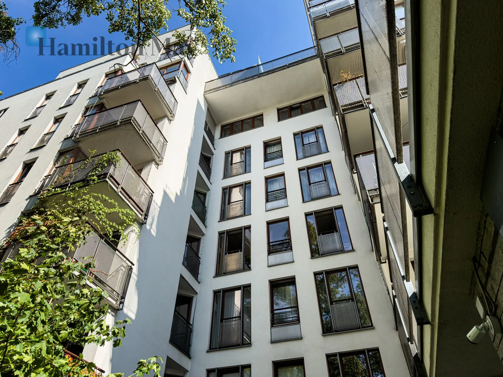 Простора однокімнатна квартира площею 62 м² у резиденції Тагор - slider