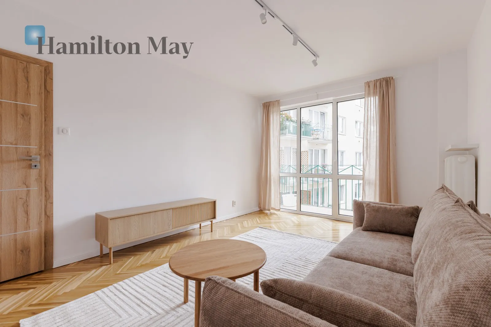 City: Warszawa Street: Mokotowska Region: Śródmieście Subregion: Śródmieście Północne Distance to centre: 0.97 km Level: 4 Price: 4100 PLN Bedrooms: 1 Bathrooms: 1 Size: 40m2 - slider