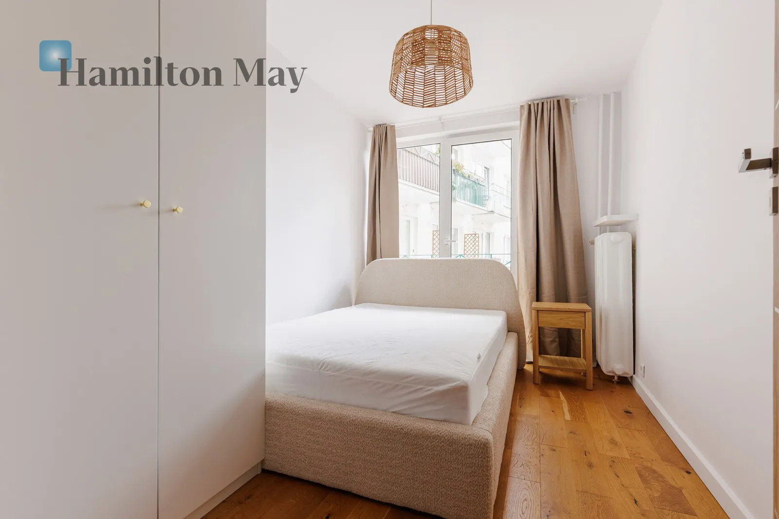 Region: Śródmieście Subregion: Śródmieście Północne Distance to centre: 0.97 km Level: 4 Price: 4100 PLN Bedrooms: 1 Bathrooms: 1 Size: 40m2 Price/m2: 103 PLN - slider