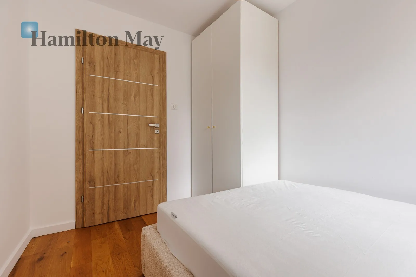 City: Warszawa Street: Mokotowska Region: Śródmieście Subregion: Śródmieście Północne Distance to centre: 0.97 km Level: 4 Price: 4100 PLN Bedrooms: 1 - slider