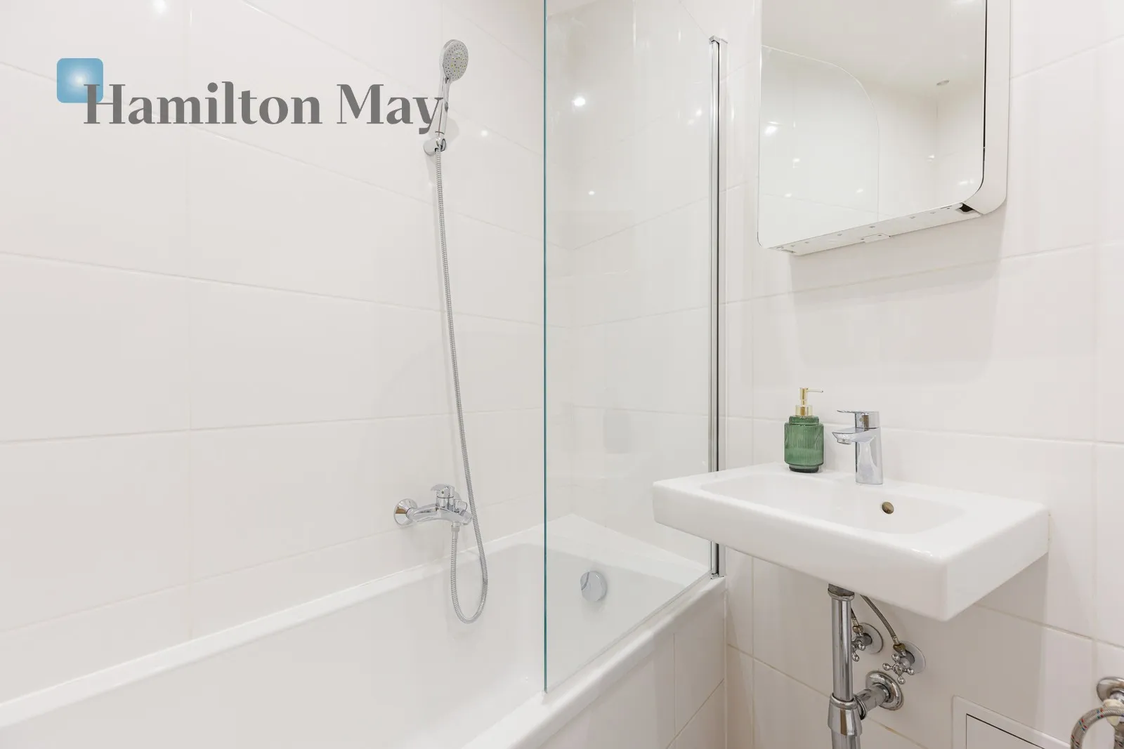 Region: Śródmieście Subregion: Śródmieście Północne Distance to centre: 0.97 km Level: 4 Price: 4100 PLN Bedrooms: 1 Bathrooms: 1 Size: 40m2 - slider