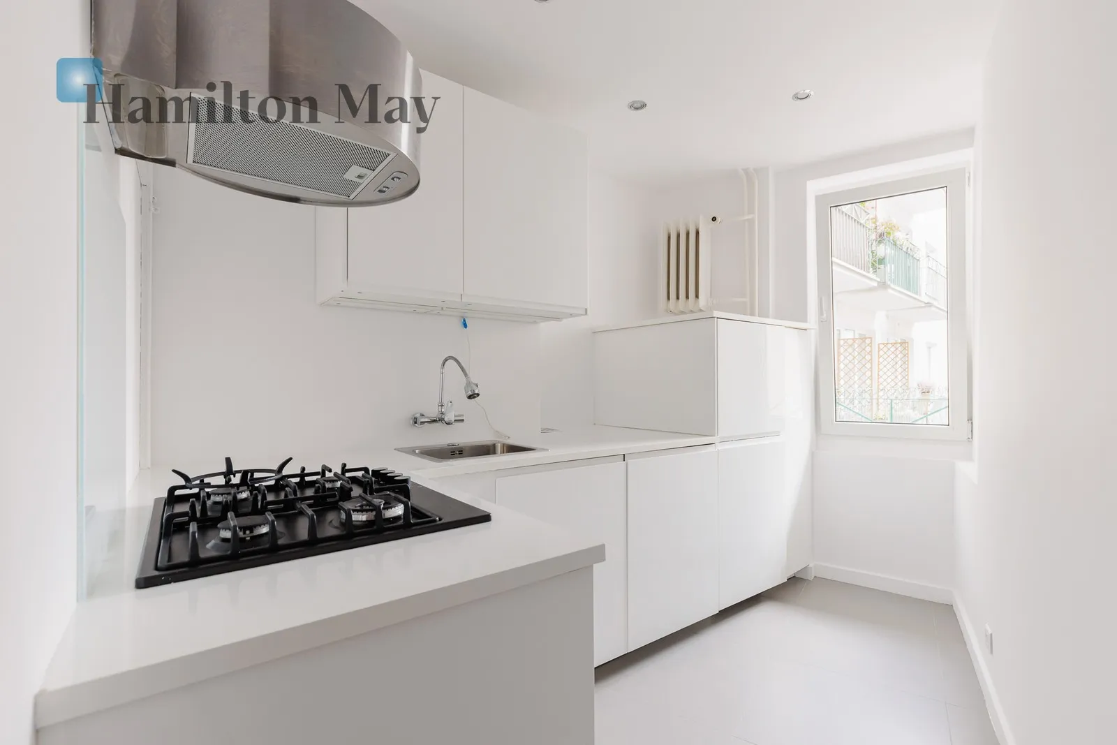 City: Warszawa Street: Mokotowska Region: Śródmieście Subregion: Śródmieście Północne Distance to centre: 0.97 km Level: 4 Price: 4100 PLN Bedrooms: 1 Bathrooms: 1 - slider