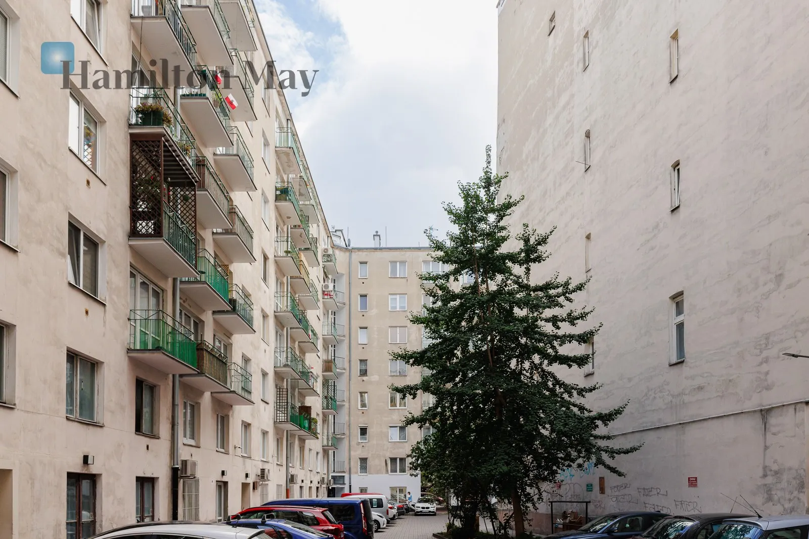 Distance to centre: 0.97 km Level: 4 Price: 4100 PLN Bedrooms: 1 Bathrooms: 1 Size: 40m2 Price/m2: 103 PLN - slider