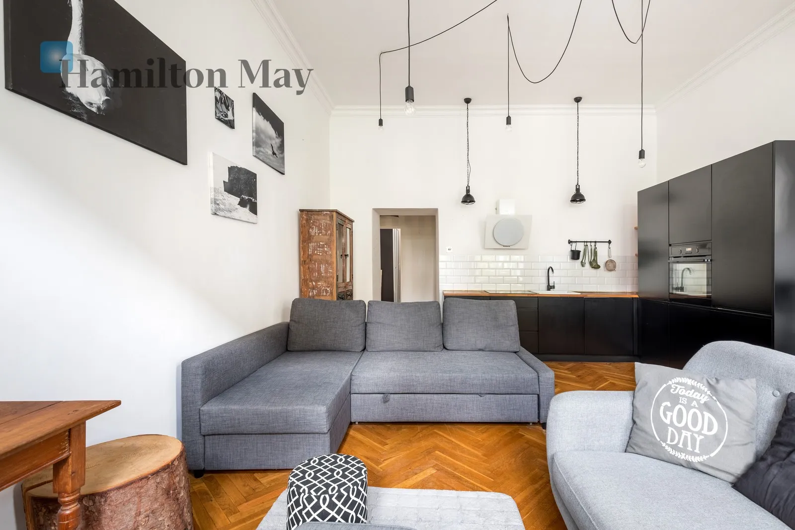 Street: Krowoderska Region: Stare Miasto Subregion: Piasek Distance to centre: 1.07 km Level: 1 Price: 5000 PLN Bedrooms: 2 Bathrooms: 1 Size: 75.48m2 - slider
